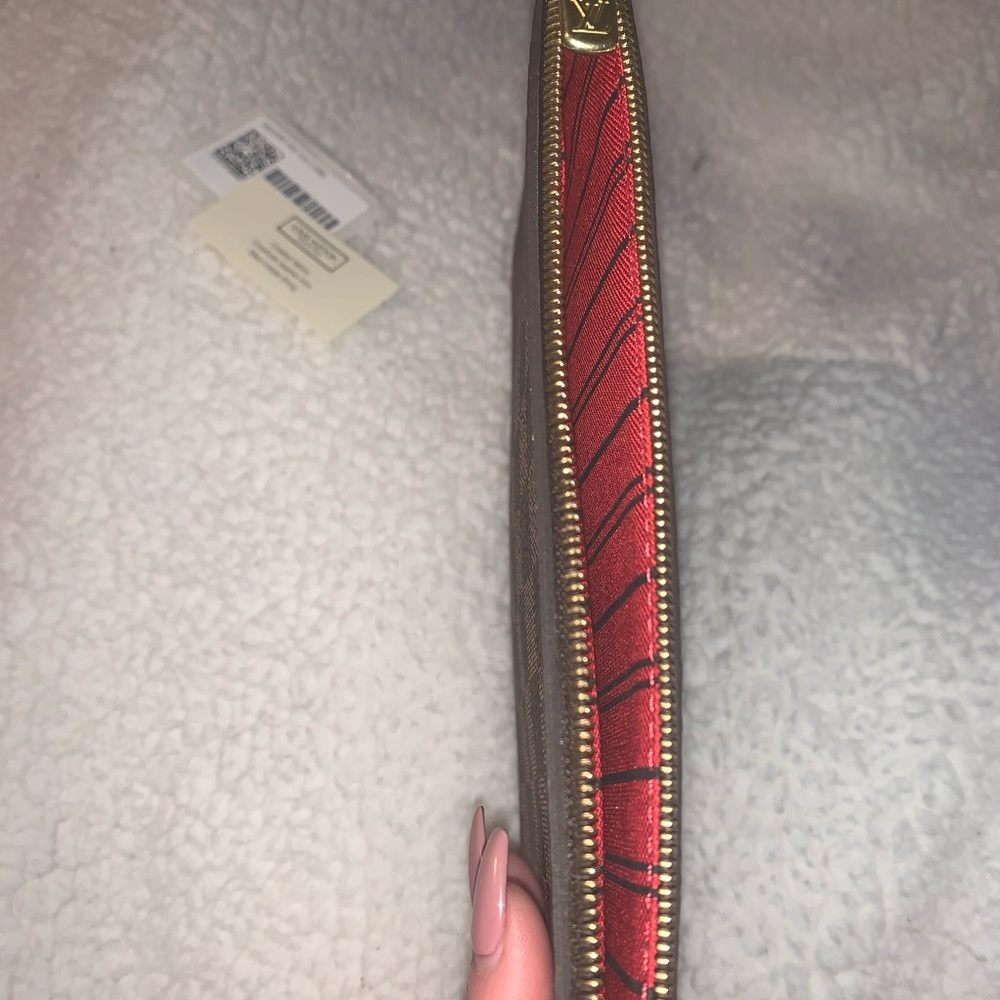 BRAND NEW! DE Louis Vuitton pouch - Picture 6 of 6